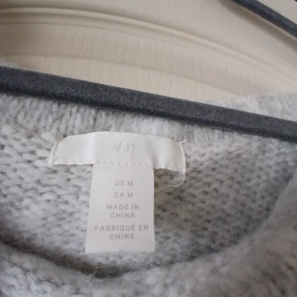 Women's oversize sweater. - Picture 4 of 4